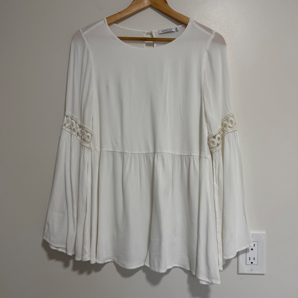 Kenneth Cole Reaction Bell Sleeve Peplum Blouse Size Medium White Boho